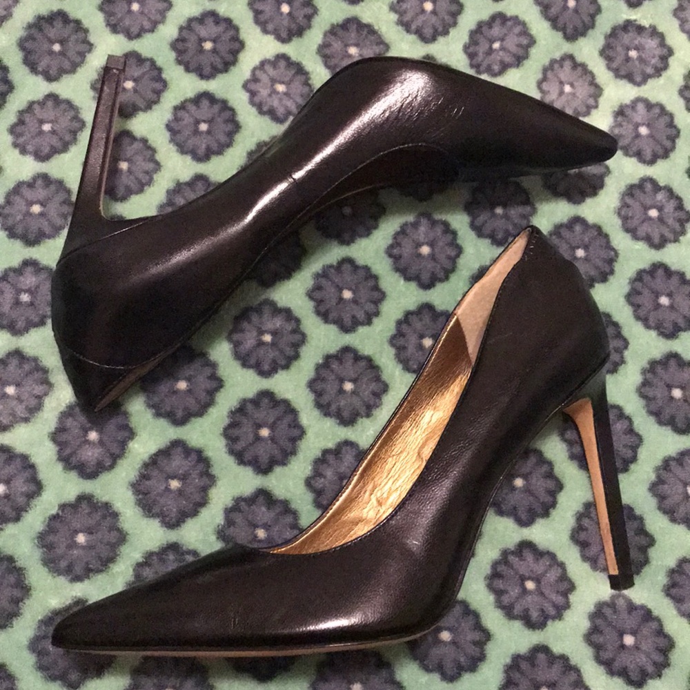Black leather pump